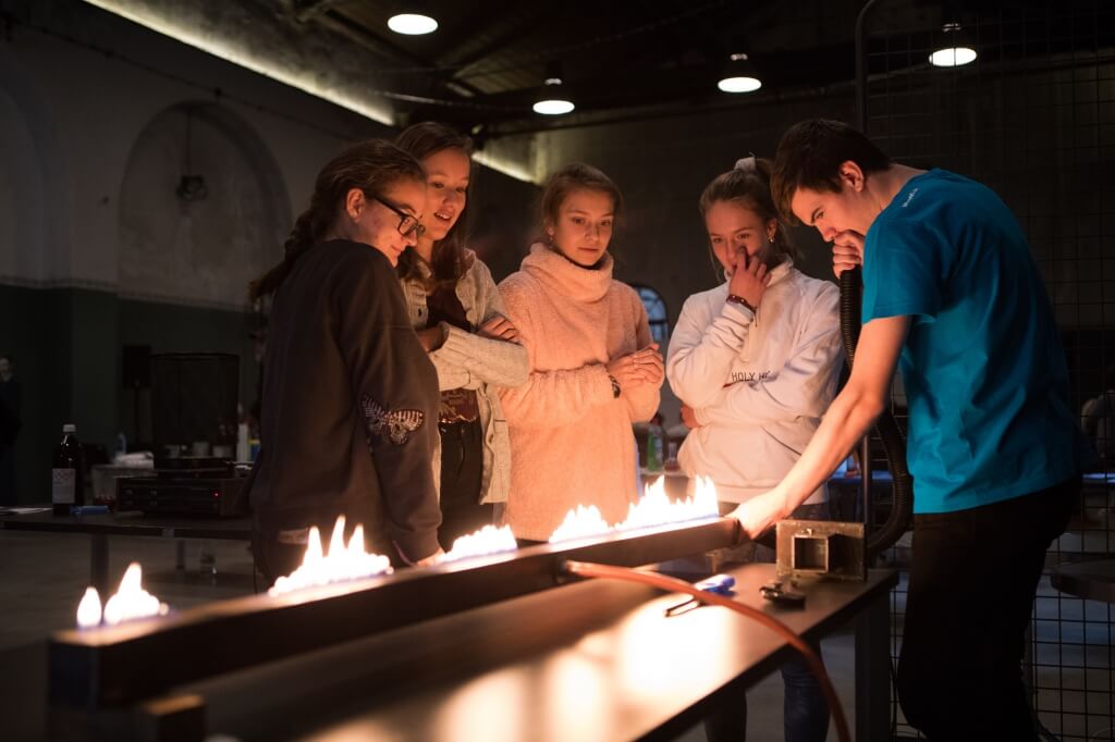 Vzdelávanie, veda, kultúra v Elektrárni Piešťany