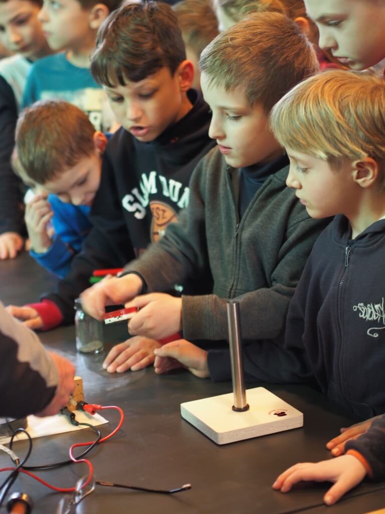 Vzdelávanie, veda, kultúra v Elektrárni Piešťany