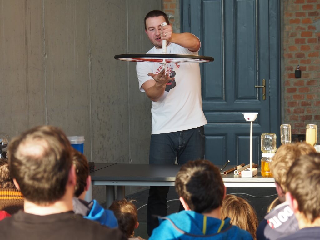 Vzdelávanie, veda, kultúra v Elektrárni Piešťany